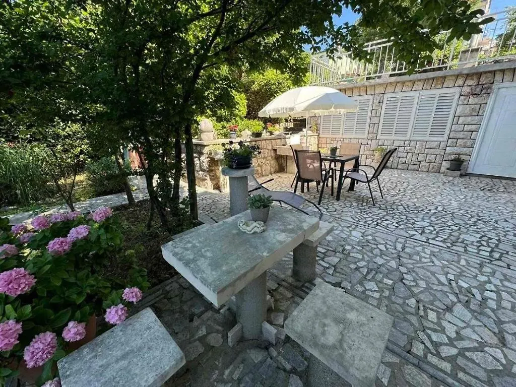 Melita - Apartment With Terrace, 200 M From The Beach Novi Vinodolski
