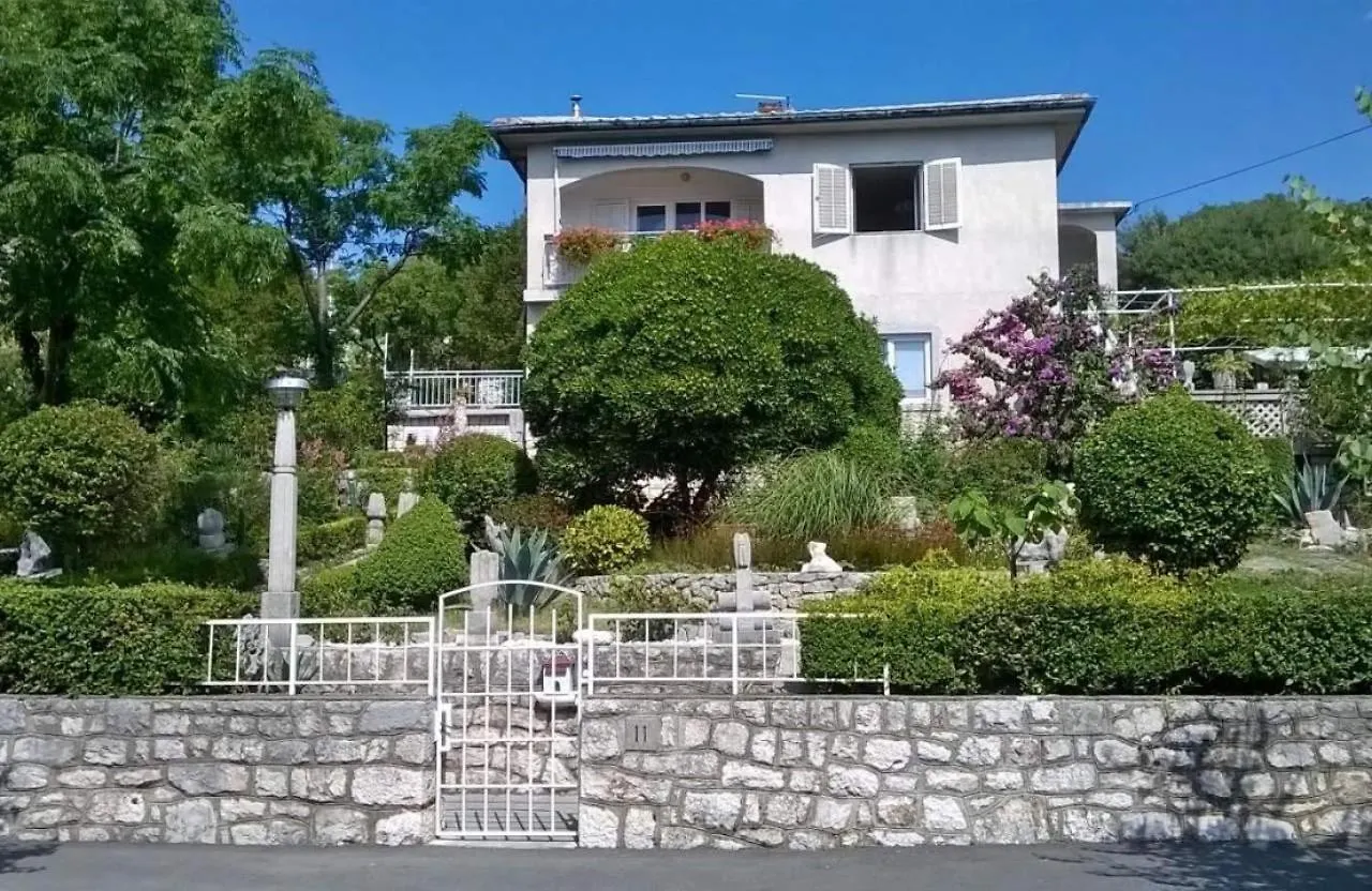 Melita - Apartment With Terrace, 200 M From The Beach Novi Vinodolski